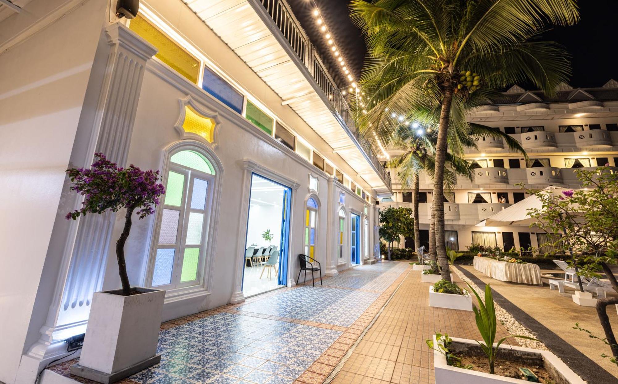 Blue Carina Hotel Phuket Exteriör bild