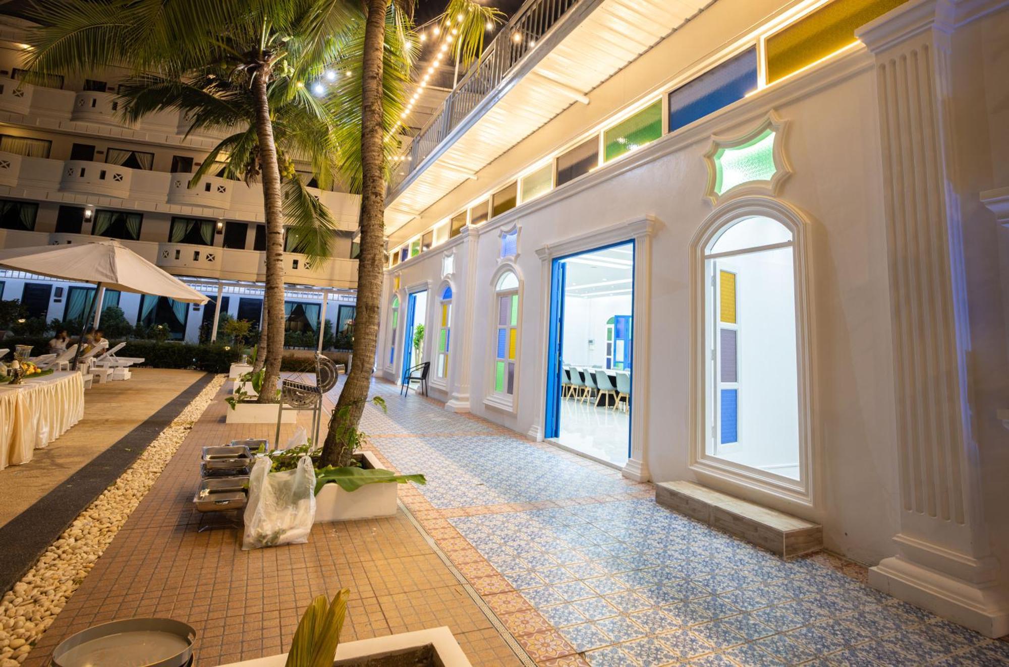 Blue Carina Hotel Phuket Exteriör bild