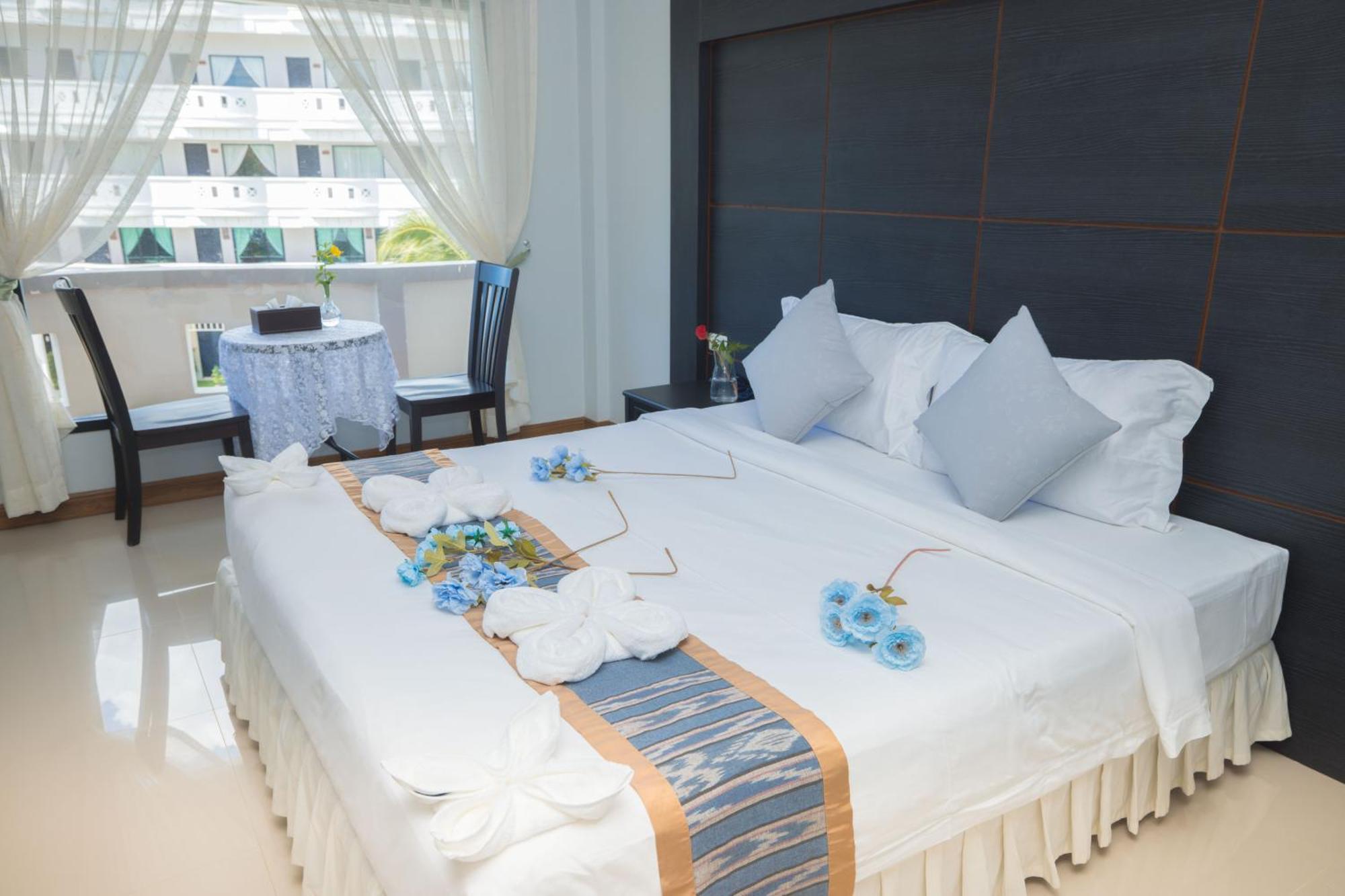 Blue Carina Hotel Phuket Exteriör bild