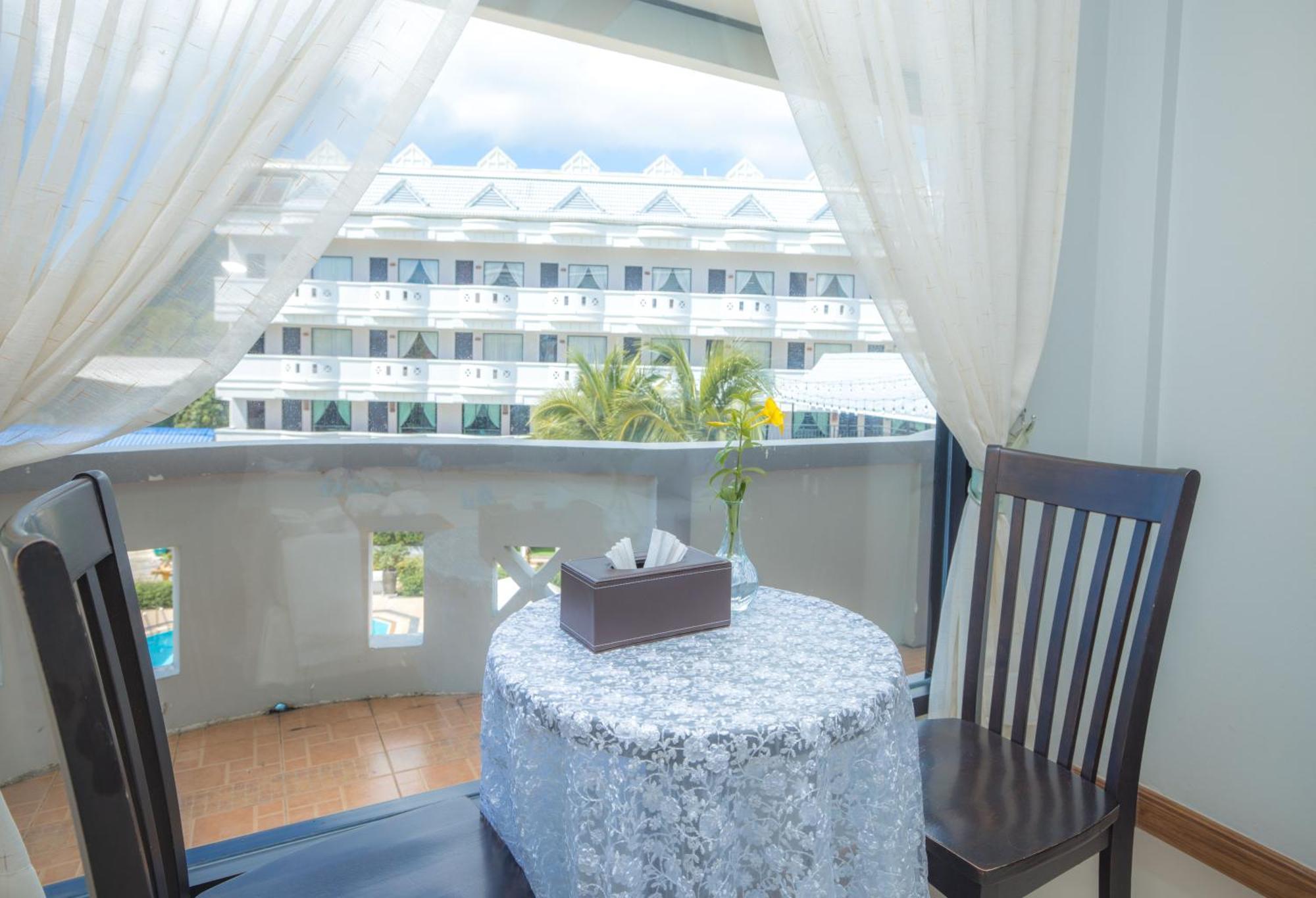Blue Carina Hotel Phuket Exteriör bild
