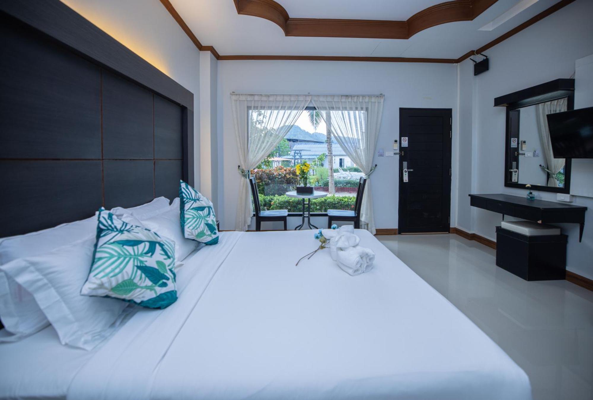 Blue Carina Hotel Phuket Exteriör bild